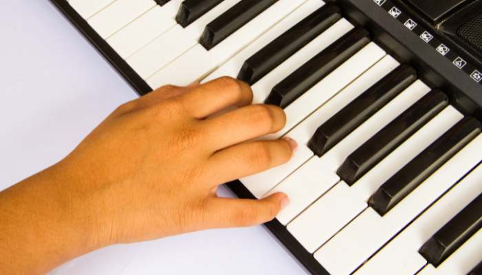 Como aprender a tocar piano bem?